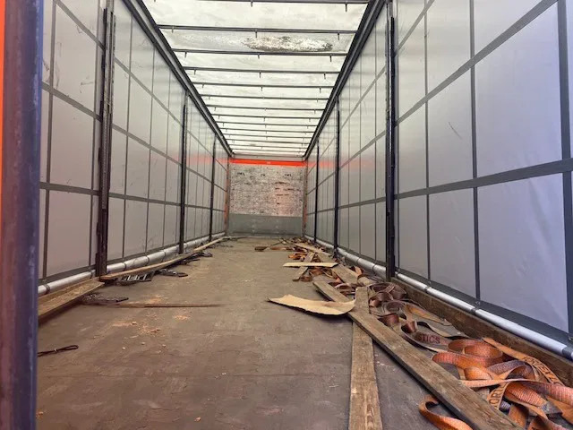 Schmitz Cargobull schuifzeil/dak 3 asser , schijfremmen , paletkist, apk gekeurd - Tenteli dorse: fotoğraf 2 Schmitz Cargobull schuifzeil/dak 3 asser , schijfremmen , paletkist, apk gekeurd - Tenteli dorse: fotoğraf 2