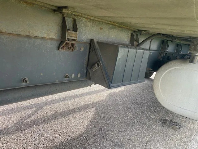 Volvo FM 330 koel vries 2 temperaturen ,CARRIER,met tussenwand, zijdeur en laadklep - Refrijeratör kamyon: fotoğraf 5 Volvo FM 330 koel vries 2 temperaturen ,CARRIER,met tussenwand, zijdeur en laadklep - Refrijeratör kamyon: fotoğraf 5