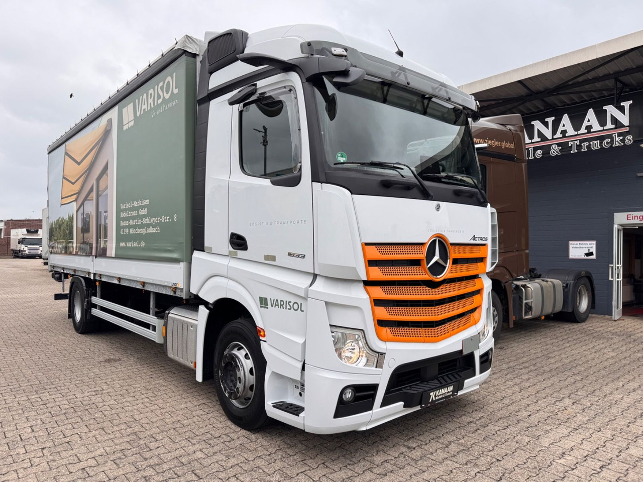 Mercedes-Benz 1833 Actros 5 StreamSPace LBW - Tenteli kamyon: fotoğraf 2 Mercedes-Benz 1833 Actros 5 StreamSPace LBW - Tenteli kamyon: fotoğraf 2