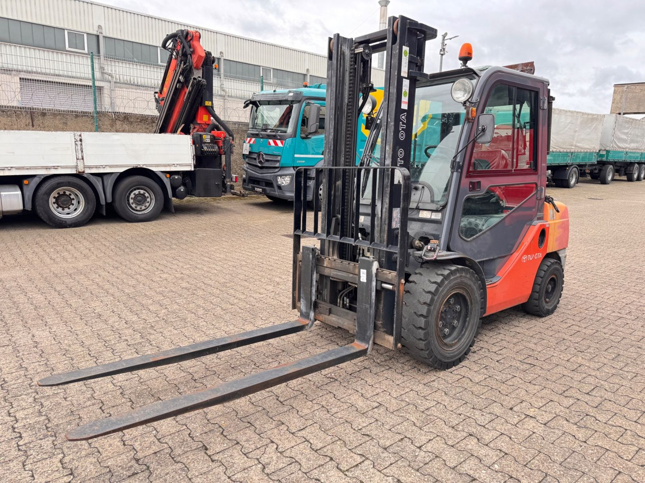Toyota Tonero 35 Diesel Stapler 3.274h Sideshift - Dizel forklift: fotoğraf 3 Toyota Tonero 35 Diesel Stapler 3.274h Sideshift - Dizel forklift: fotoğraf 3