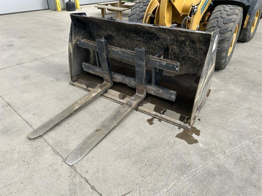 CAT 906M (8758) - Belden kırmalı yükleyici: fotoğraf 5 CAT 906M (8758) - Belden kırmalı yükleyici: fotoğraf 5