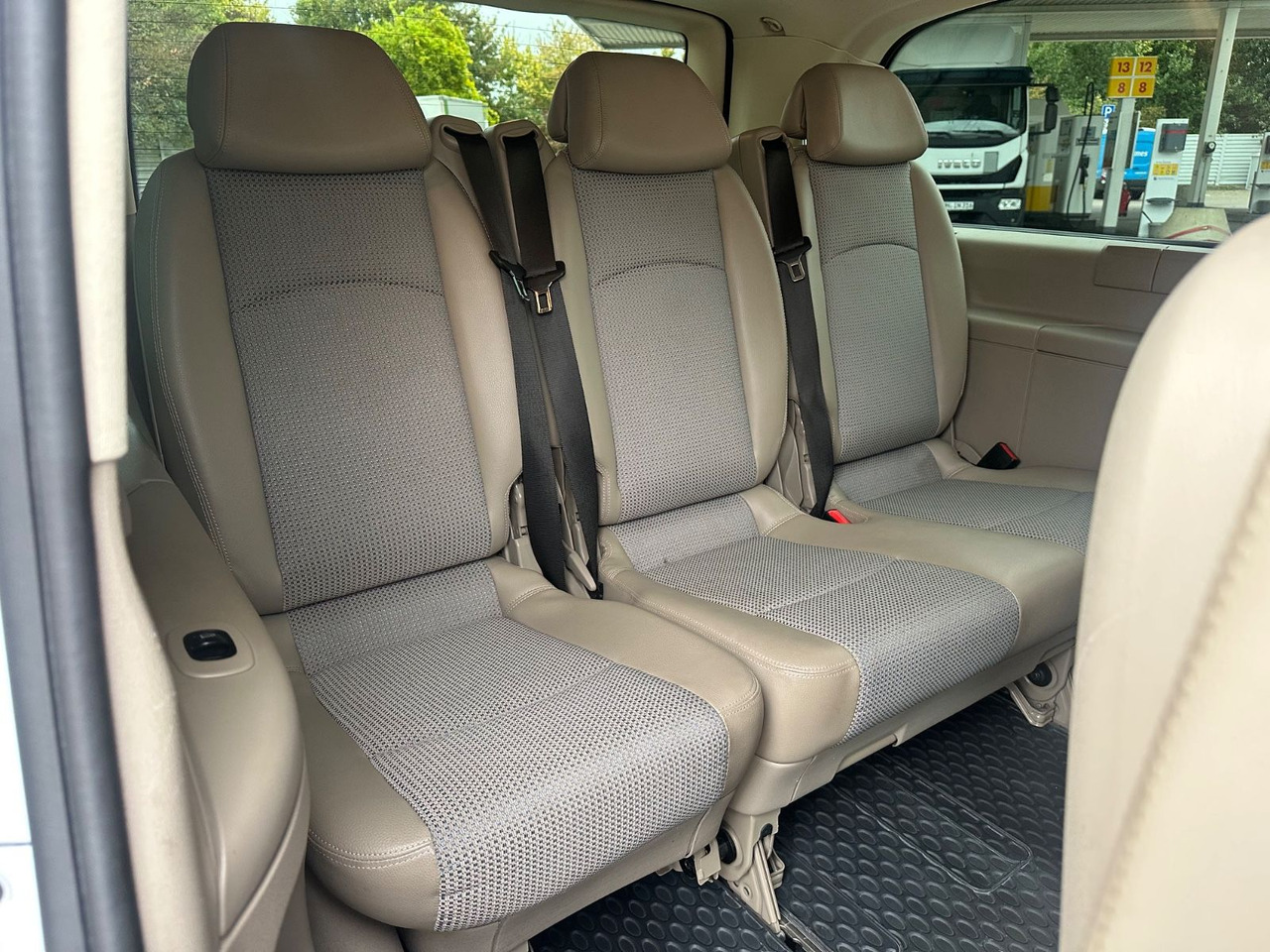 Mercedes-Benz Viano 2.2 CDI AMBIENTE extralang (Autom*133 tKm) - Minivan: fotoğraf 4 Mercedes-Benz Viano 2.2 CDI AMBIENTE extralang (Autom*133 tKm) - Minivan: fotoğraf 4